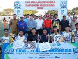 Bupati Bulukumba Secara Menutup Kompetisi Sepak Bola Liga Pelajar Indonesia Wilayah V Bulukumba Tahun 2025