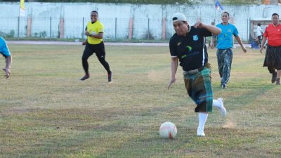 Semarak HUT 81 RI di Bulukumba, Eksekutif-Legislatif Tarung Ulang Sepakbola Sarung